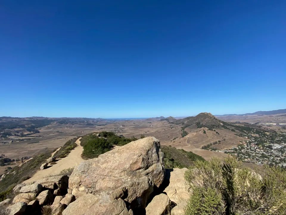 Valley and volcanic peaks seen from the rocks of a summit