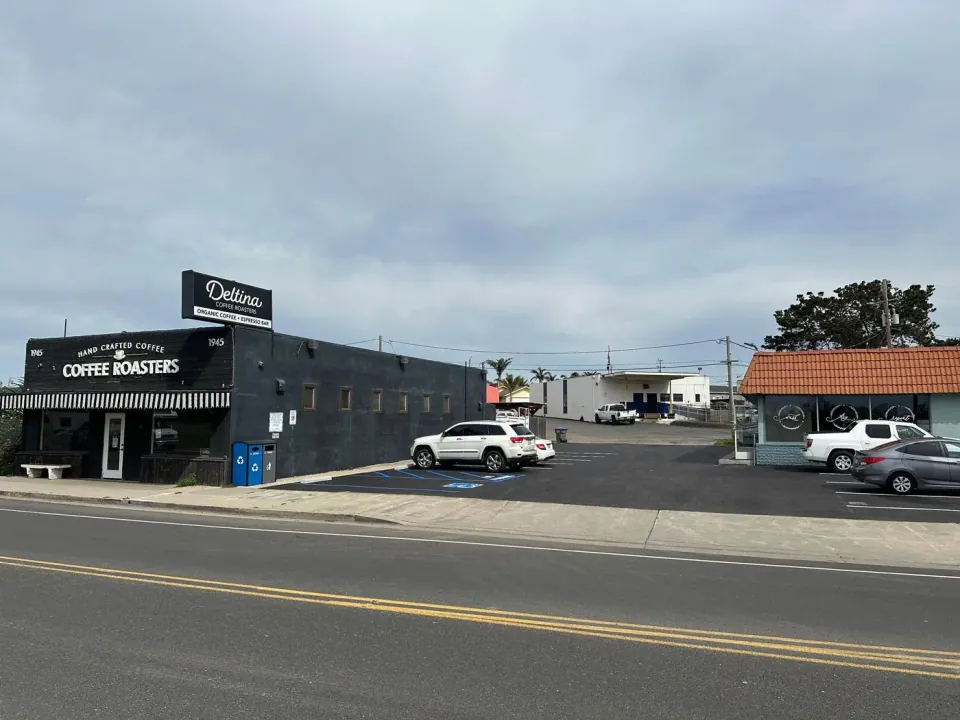 Deltina Coffee and Laundromat storefronts on Front Street