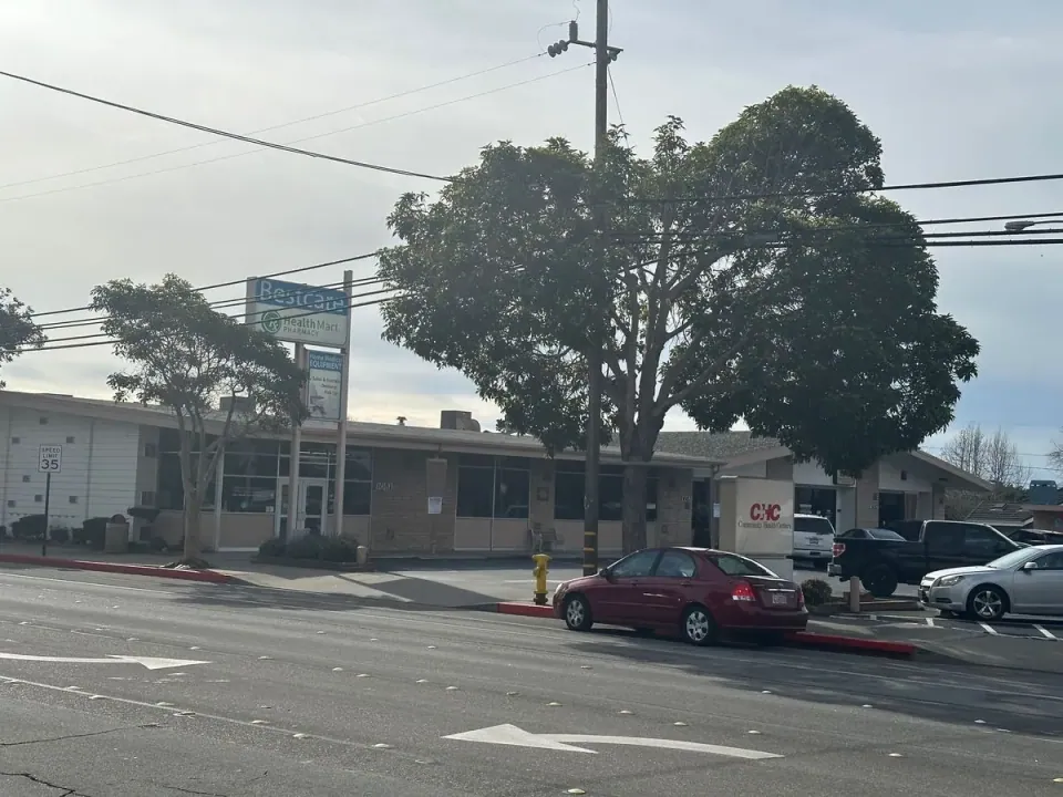 Fair Oaks Plaza on East Grand Avenue
